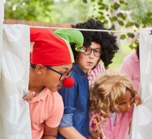 enfants qui font un spectacle